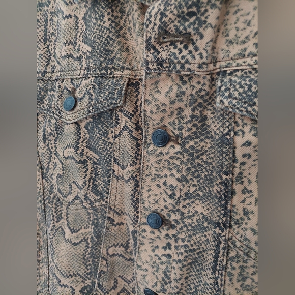 Free People Snake Skin Jacket Womans Size XS Black Animal Print Shacket - Picture 6 of 9